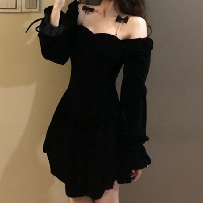 黒ファッション 肩見せリボン付きベルベット調ミニワンピース