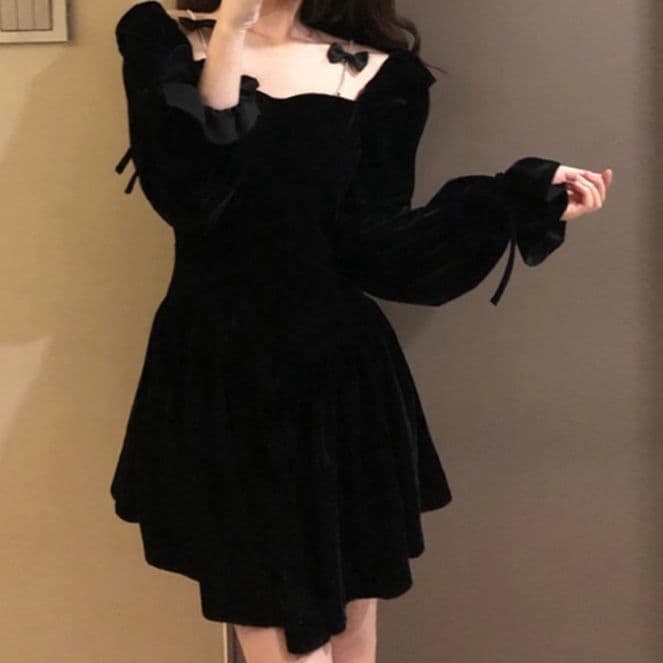 黒ファッション 肩見せリボン付きベルベット調ミニワンピース