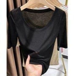 黒ファッション 大人の余裕を演出する五分袖丸首シンプル無地Tシャツ