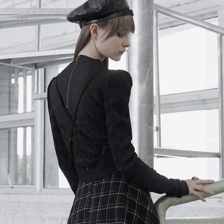 黒ファッション 立体シワ加工ハイネック長袖トップス