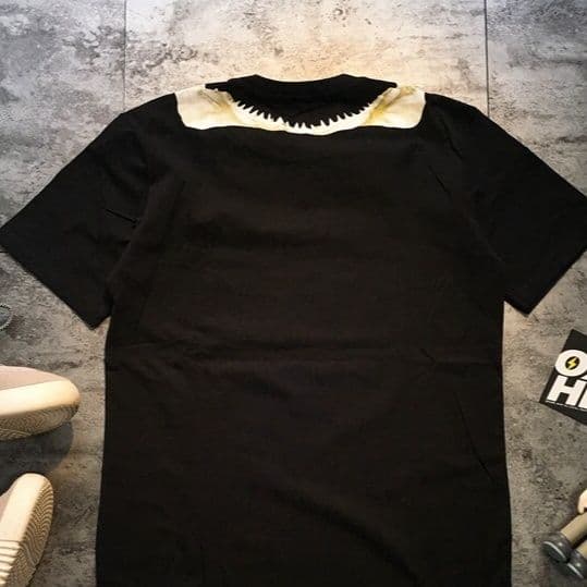 黒ファッション 鮫の歯デザイン襟元個性派半袖Tシャツ